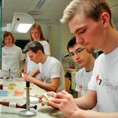 (28. September 2017) - Zahntechniker-Azubis kämpfen um Klimaschutz & Gold